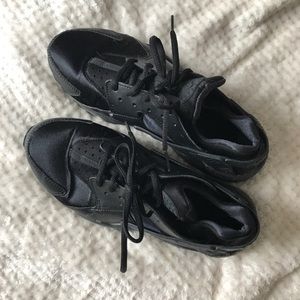 Nike black huaraches